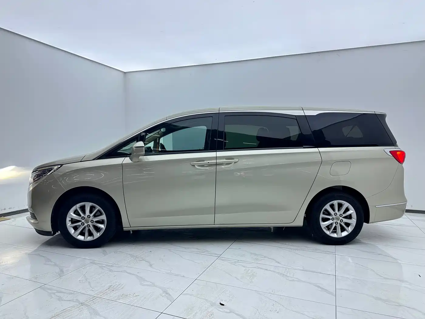 Buick GL8 2017 ES 28T Premium China V фото 3