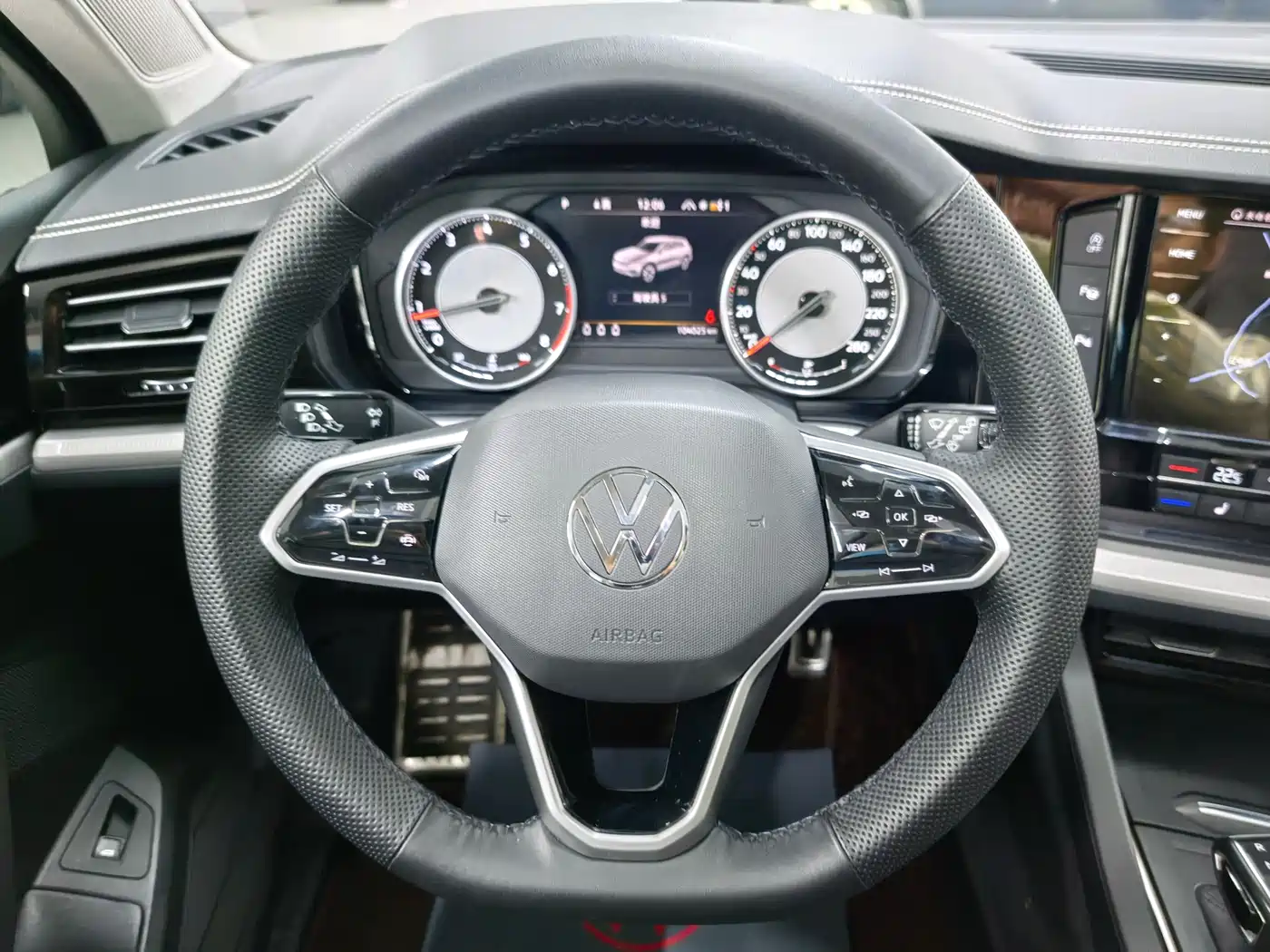 VOLKSWAGEN TOUAREG