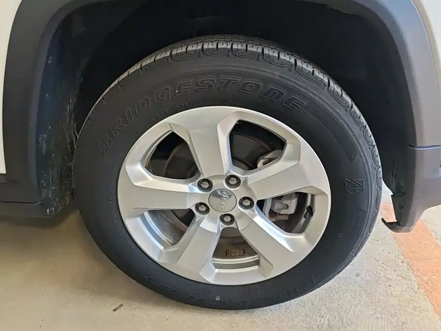 Photo 6 - Jeep Compass