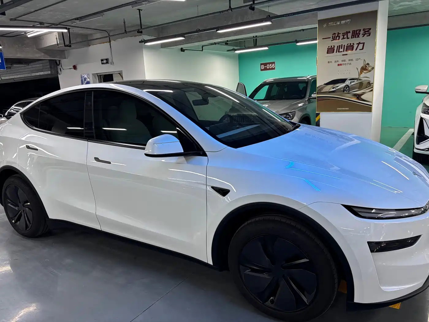 TESLA MODEL Y