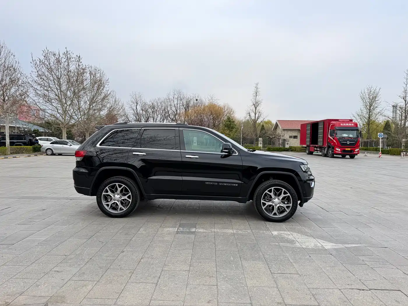 JEEP GRAND CHEROKEE