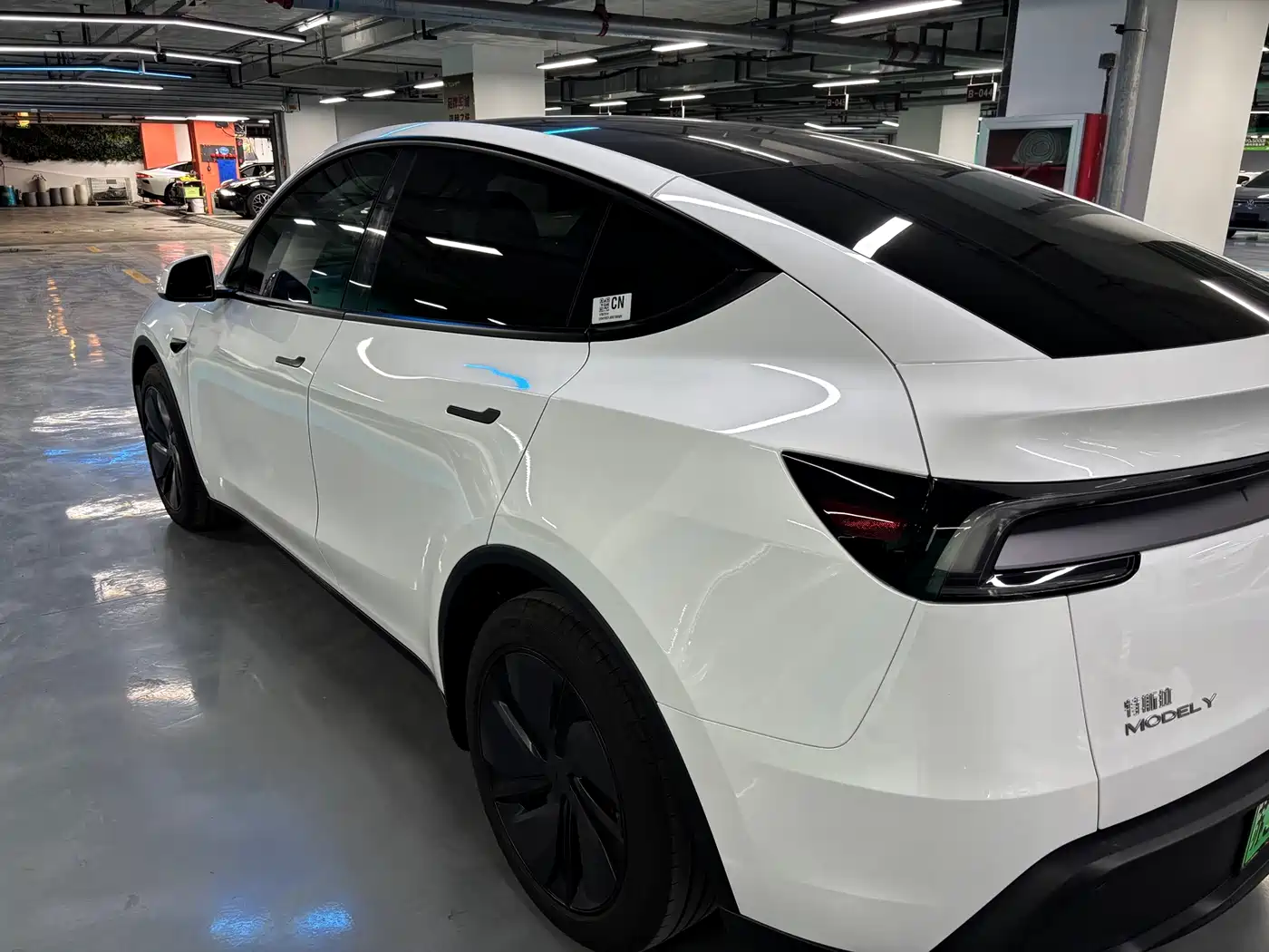 TESLA MODEL Y