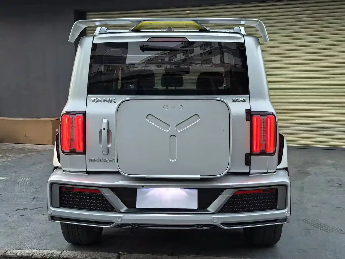 TANK CO CREATION TANK 300