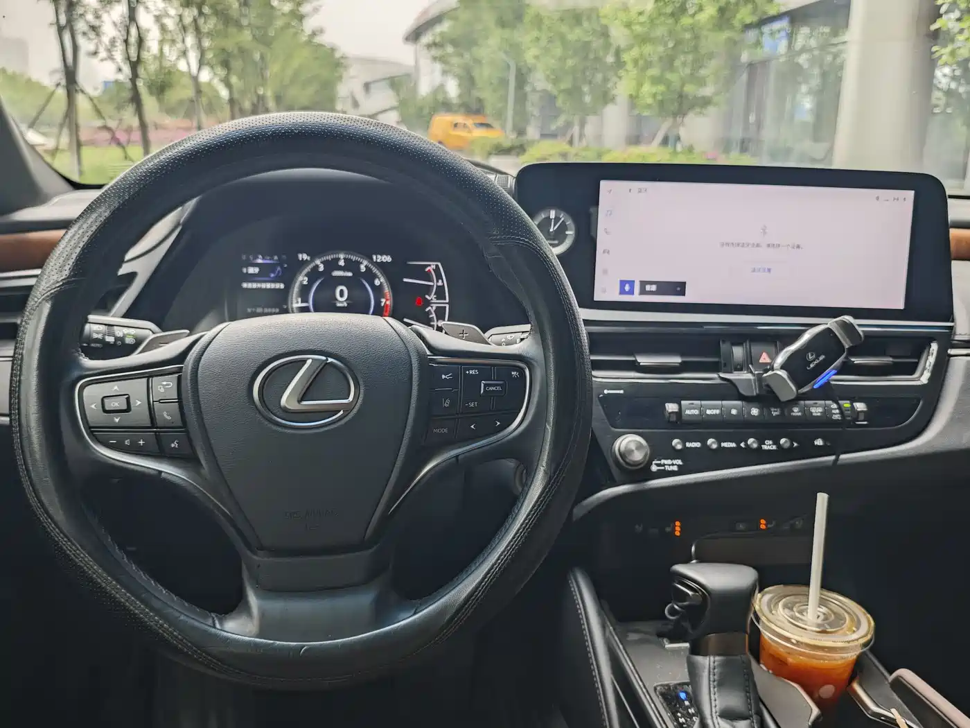 Lexus ES 2024 200 Premium Edition фото 13