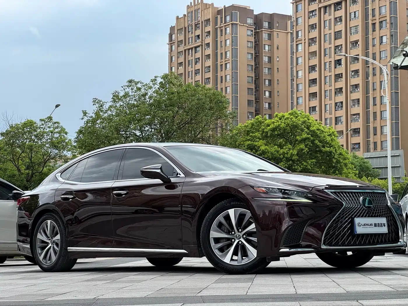 Фото 3 - Lexus LS