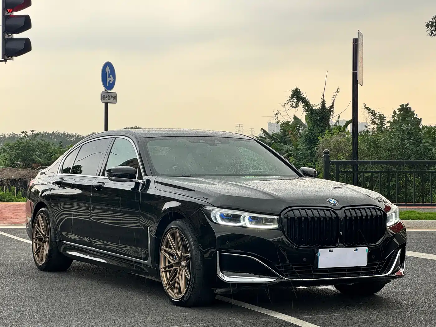 BMW 7 Series 2018 740Li xDrive Premium Type M Sport Package фото 3