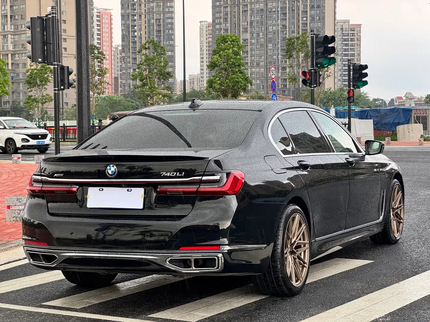 BMW 7 Series 2018 740Li xDrive Premium Type M Sport Package фото 14
