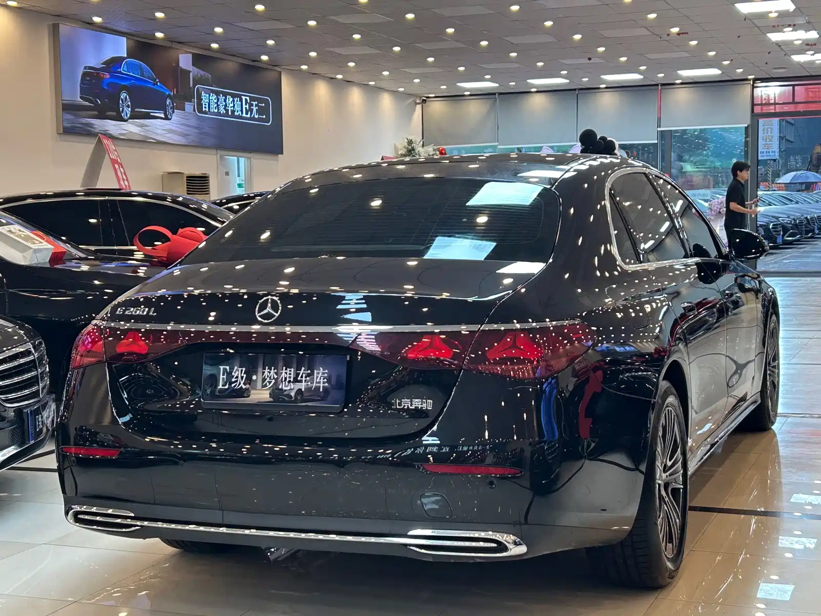 Фото 5 - Mercedes-Benz E-Class