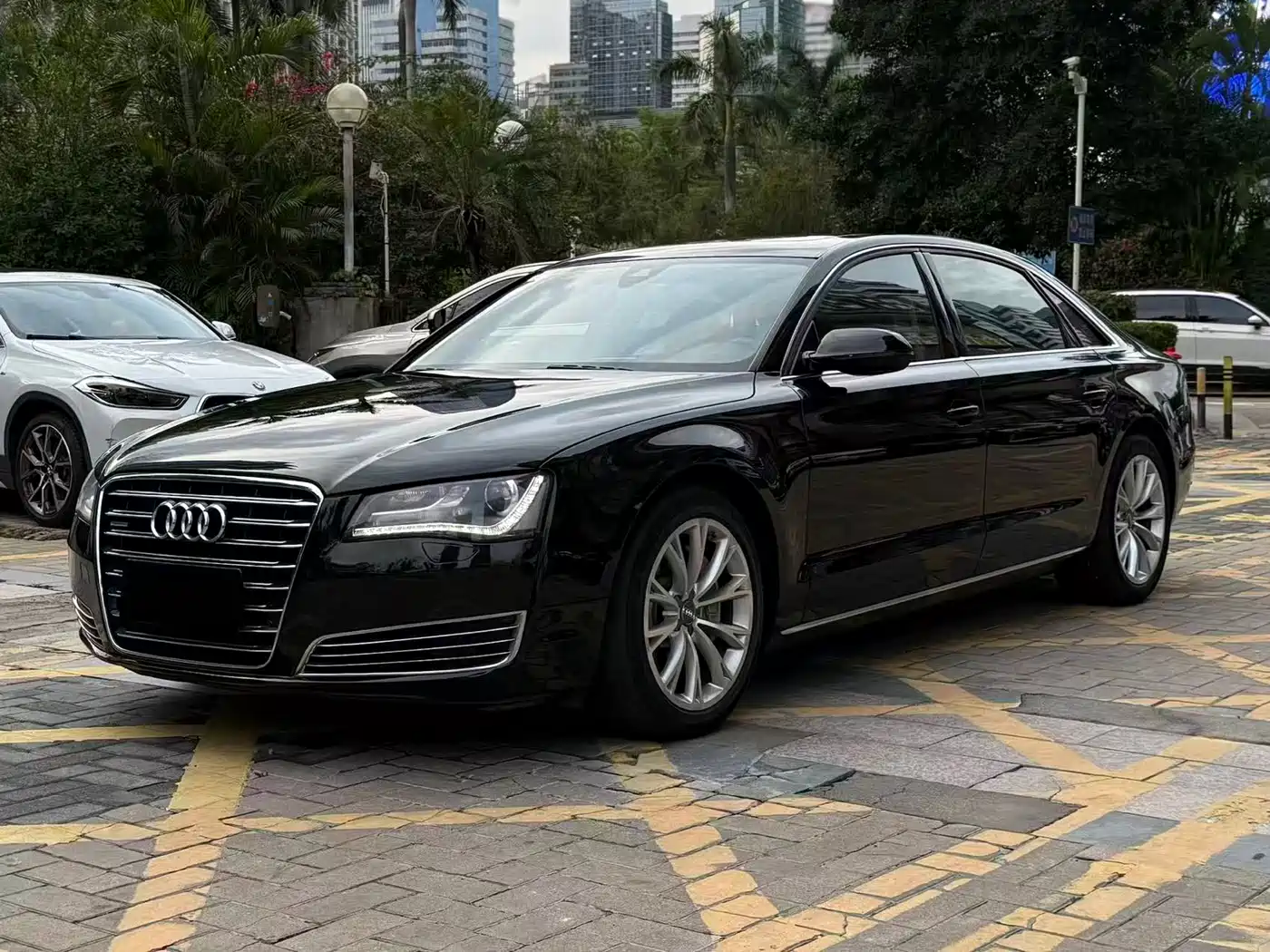 Audi A8 2012 A8L 45 TFSI quattro Luxury фото 3