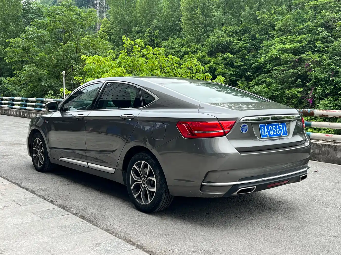 Фото 8 - Geely Borui