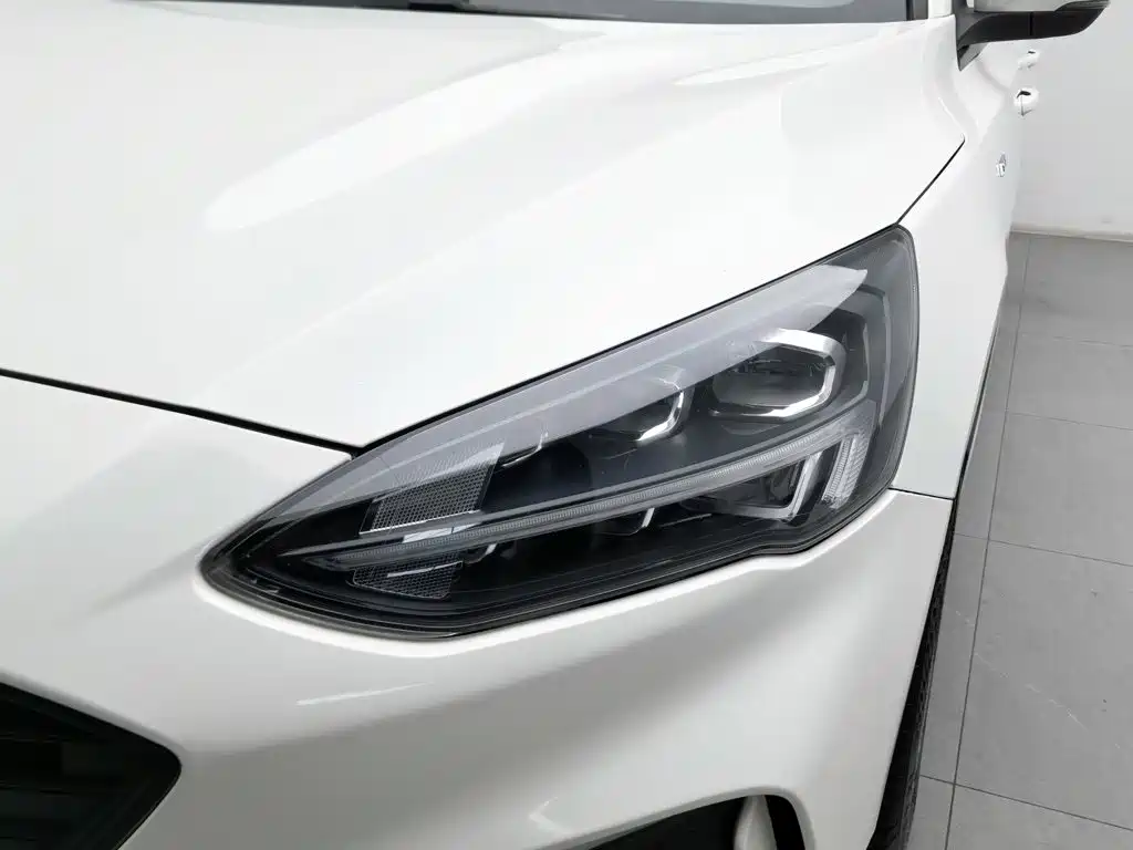 Фото 7 - Ford Focus