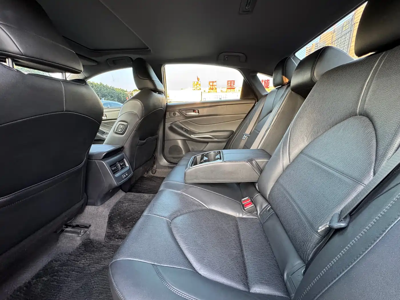 Toyota Avalon 2022 2.5L Luxury Edition фото 6