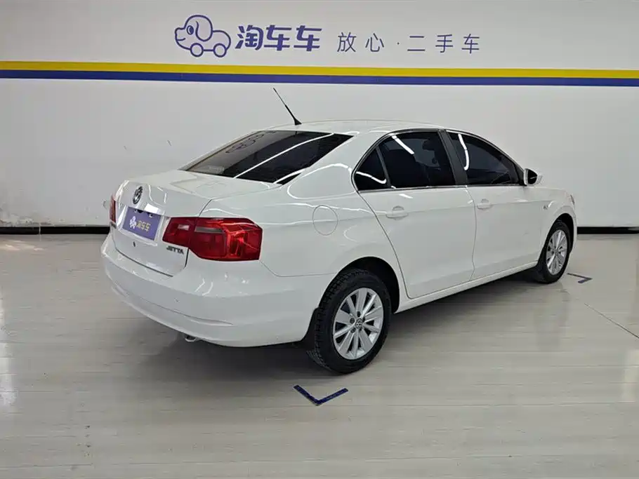 Volkswagen Jetta 2013 1.6L Automatic Comfort фото 3