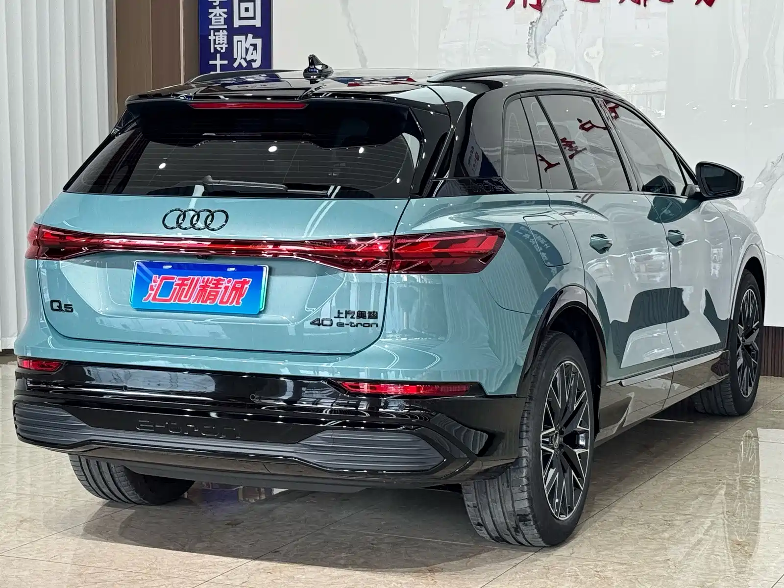 Фото 6 - Audi Q5 e-tron