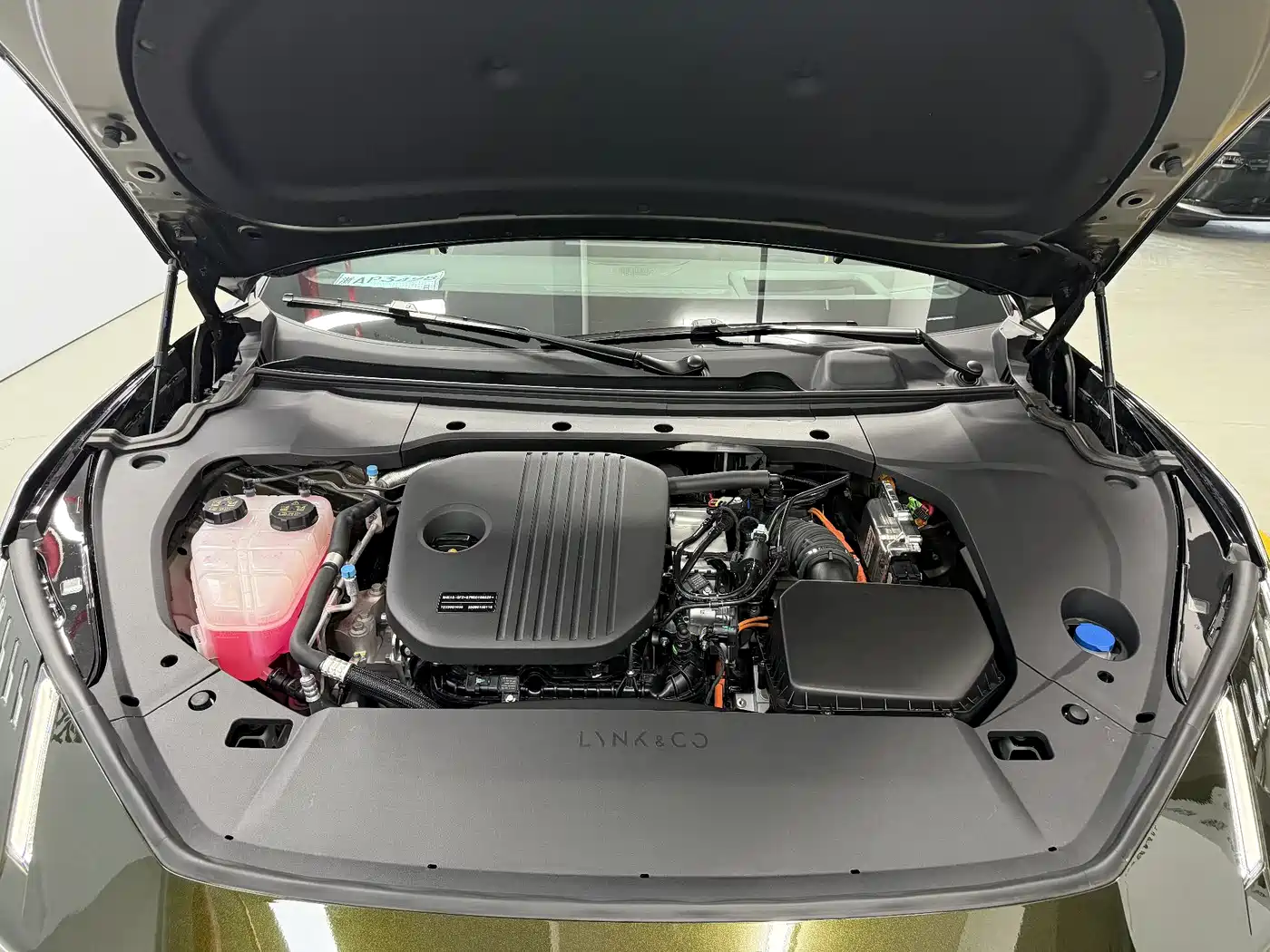 Lynk & Co 10 EM-P 2025 Facelift 240 AWD Ultra Sport Edition фото 15