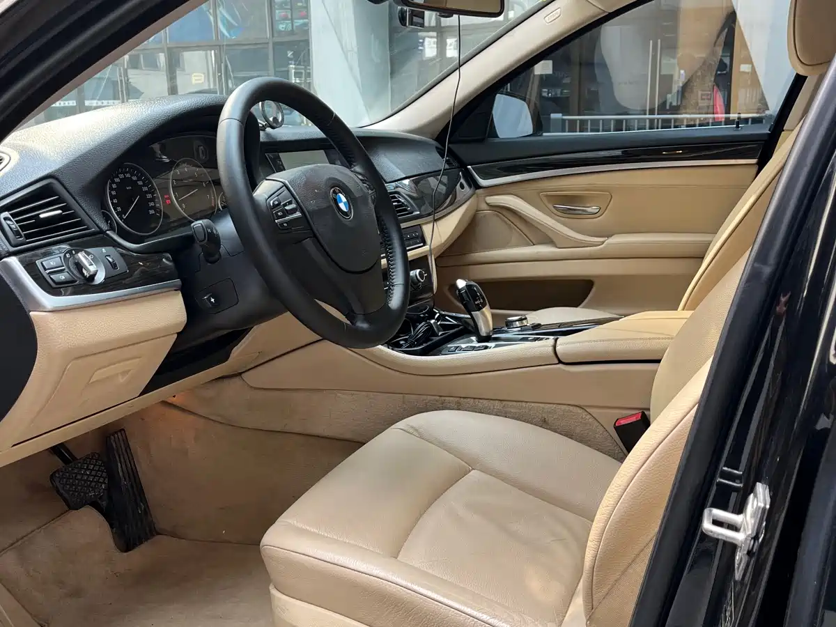 BMW 5 Series 2012 530Li Luxury фото 4