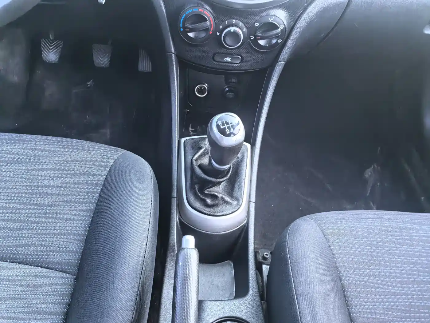 Hyundai Reina 2015 2014 1.4L Manual GLX