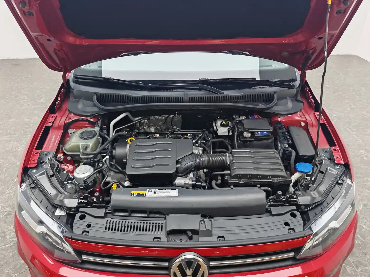 VOLKSWAGEN POLO