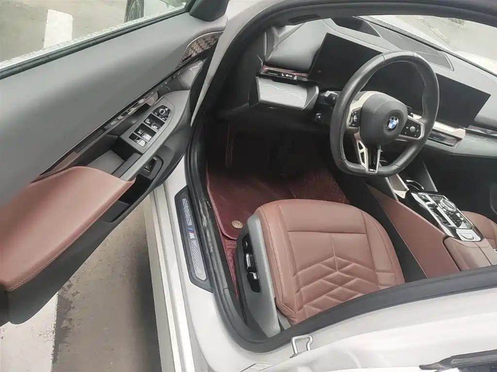 BMW 5 Series 2025 530Li Premium M Sport Package фото 23