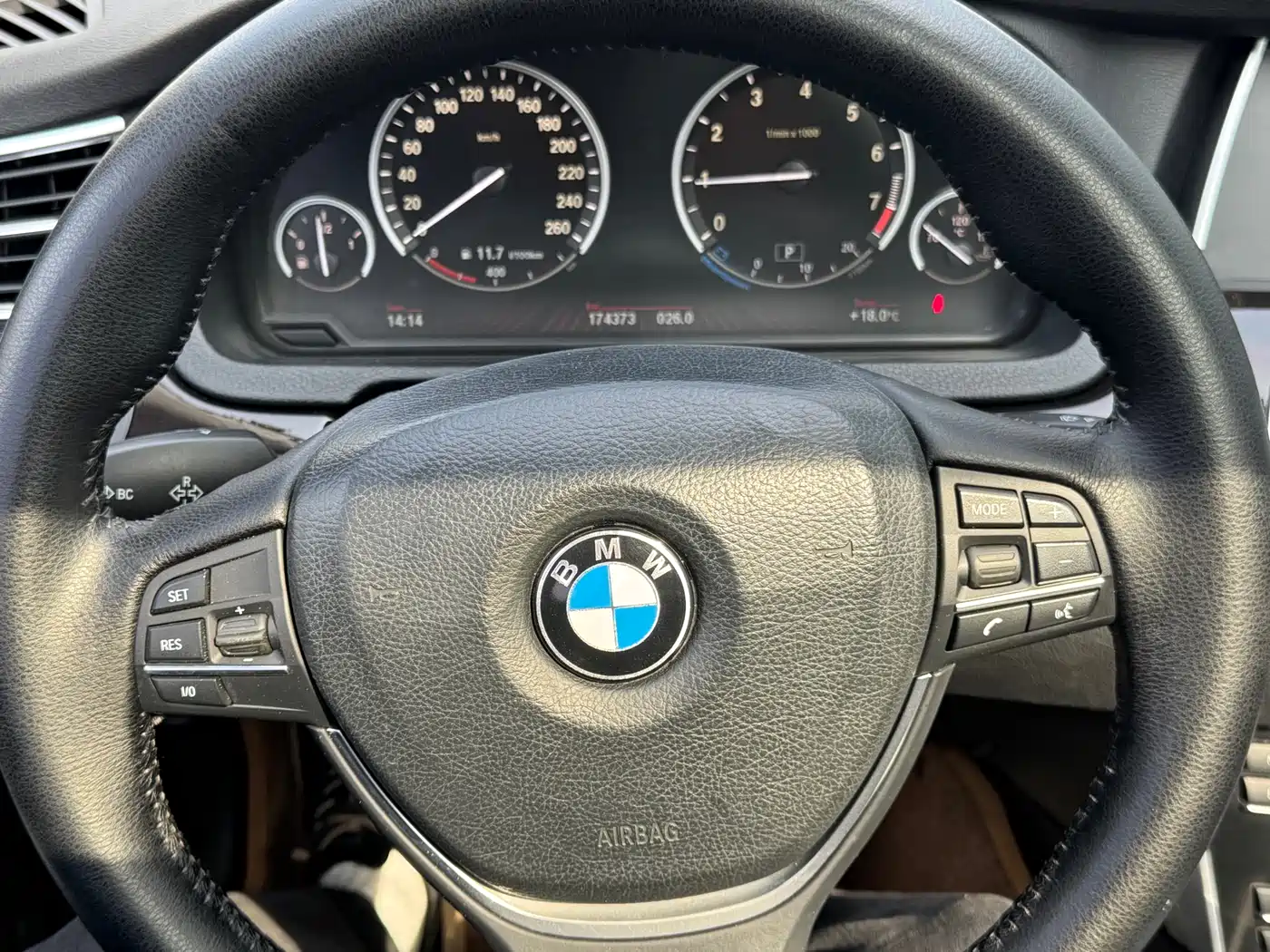 BMW 5 Series GT 2011 535i xDrive Luxury Model фото 8
