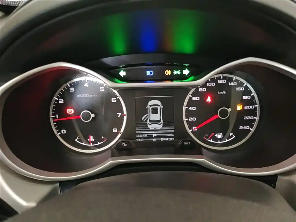 Фото 12 - Geely Atlas