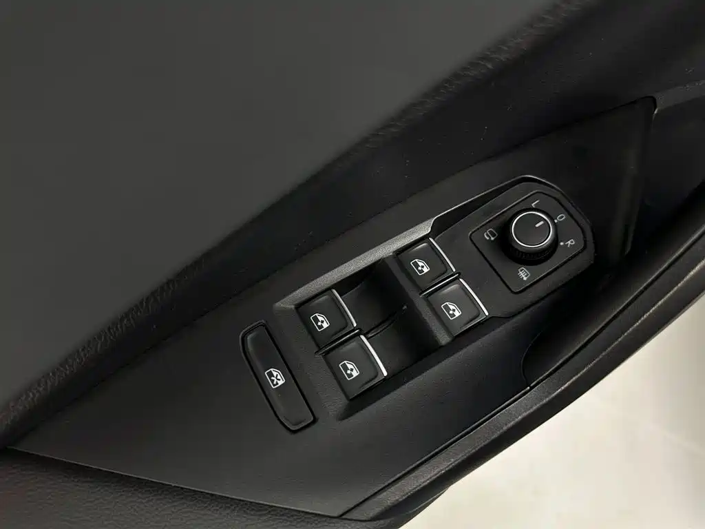 Volkswagen Sagitar 2023 300TSI DSG Surpassing Edition фото 25