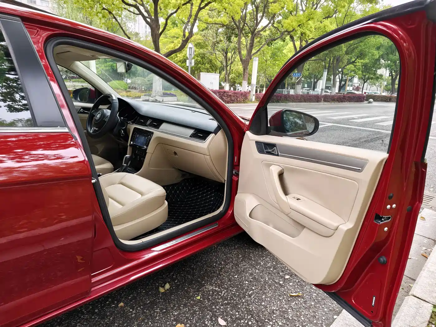 Volkswagen Bora 2014 1.6L Automatic Comfort Edition фото 15