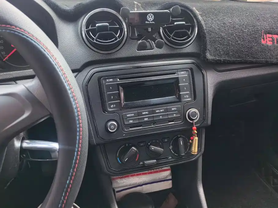 Photo 13 - Volkswagen Jetta