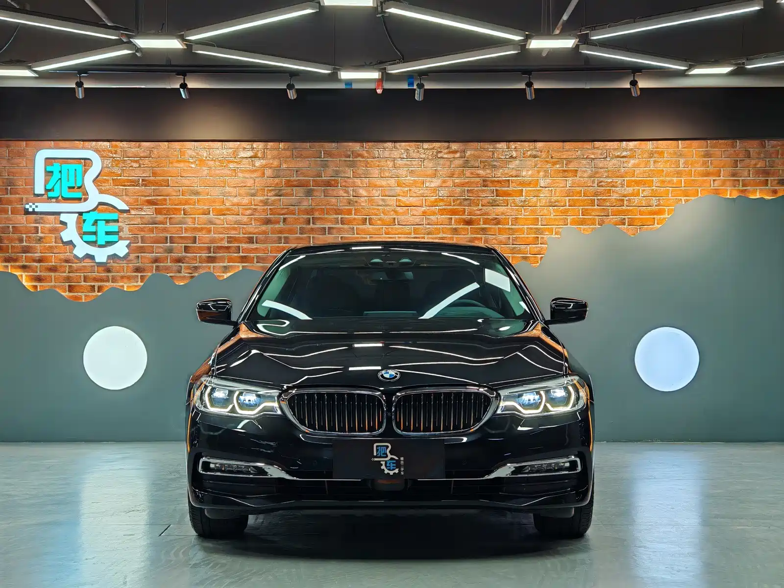 Photo 2 - BMW 5 Series