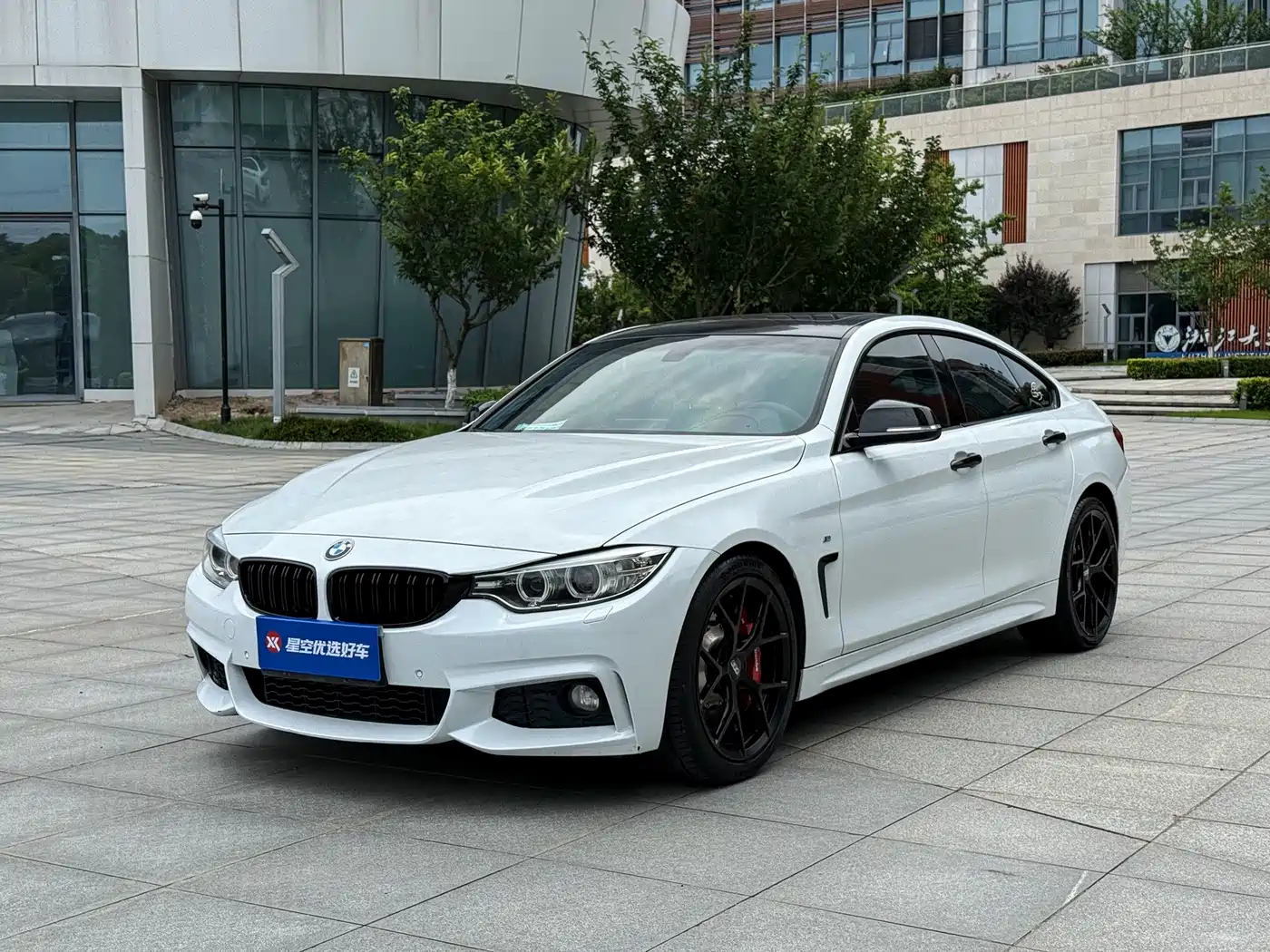 Photo 1 - BMW 4 Series