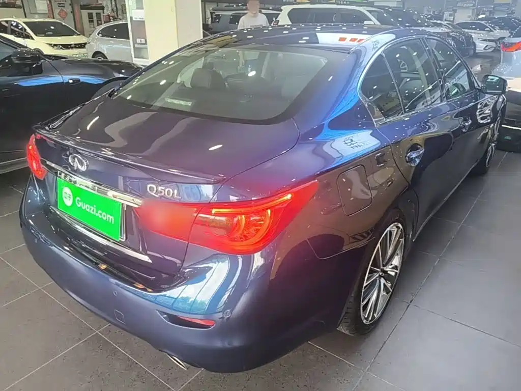 Photo 7 - Infiniti Q50L