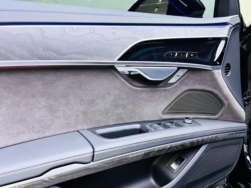 Фото 11 - Audi A8