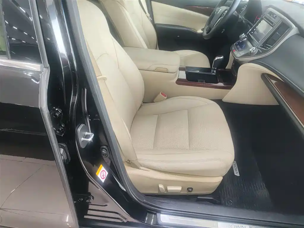 Toyota Crown 2015 2.0T Pioneer фото 19