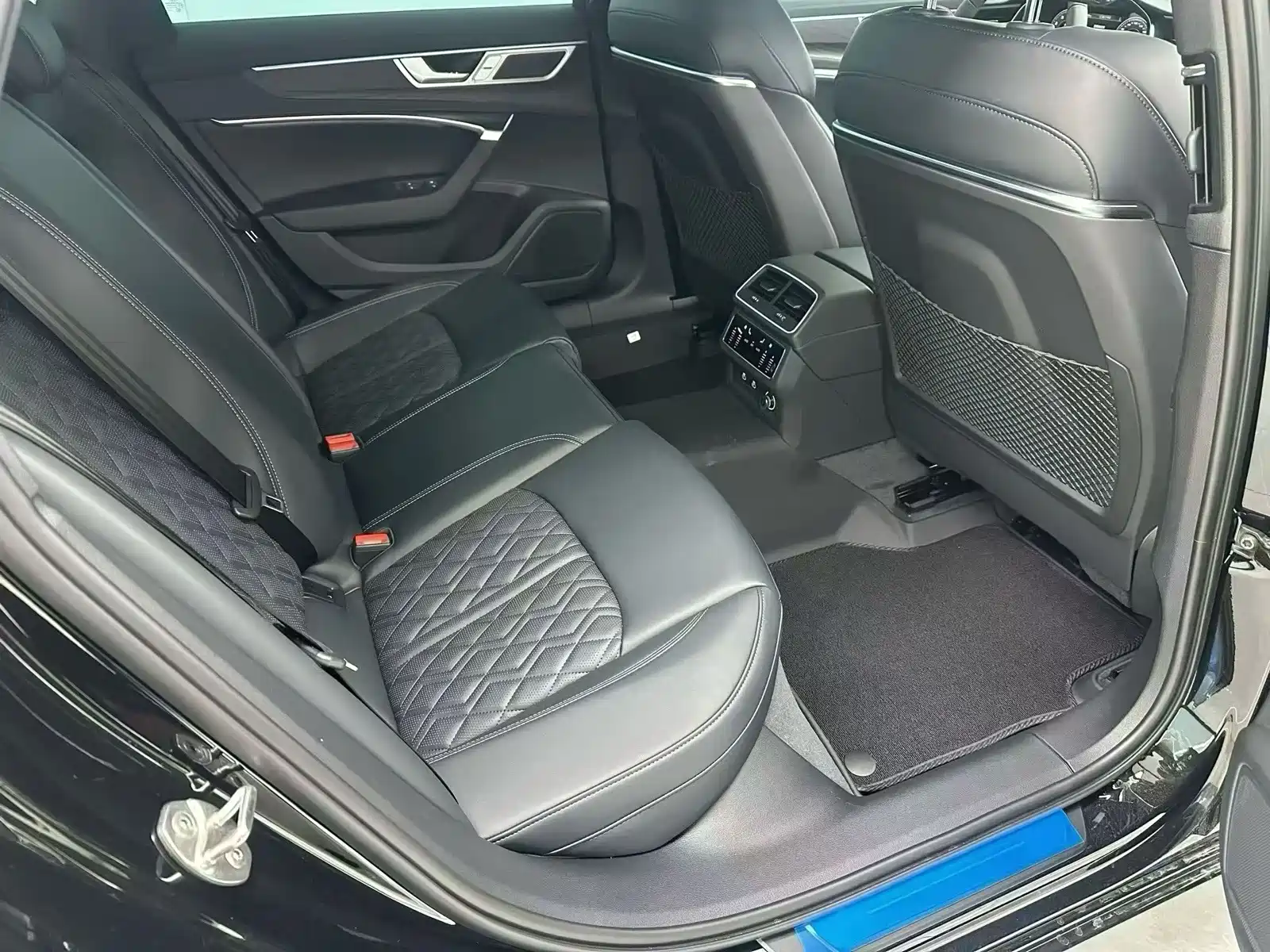 Photo 12 - Audi A6L