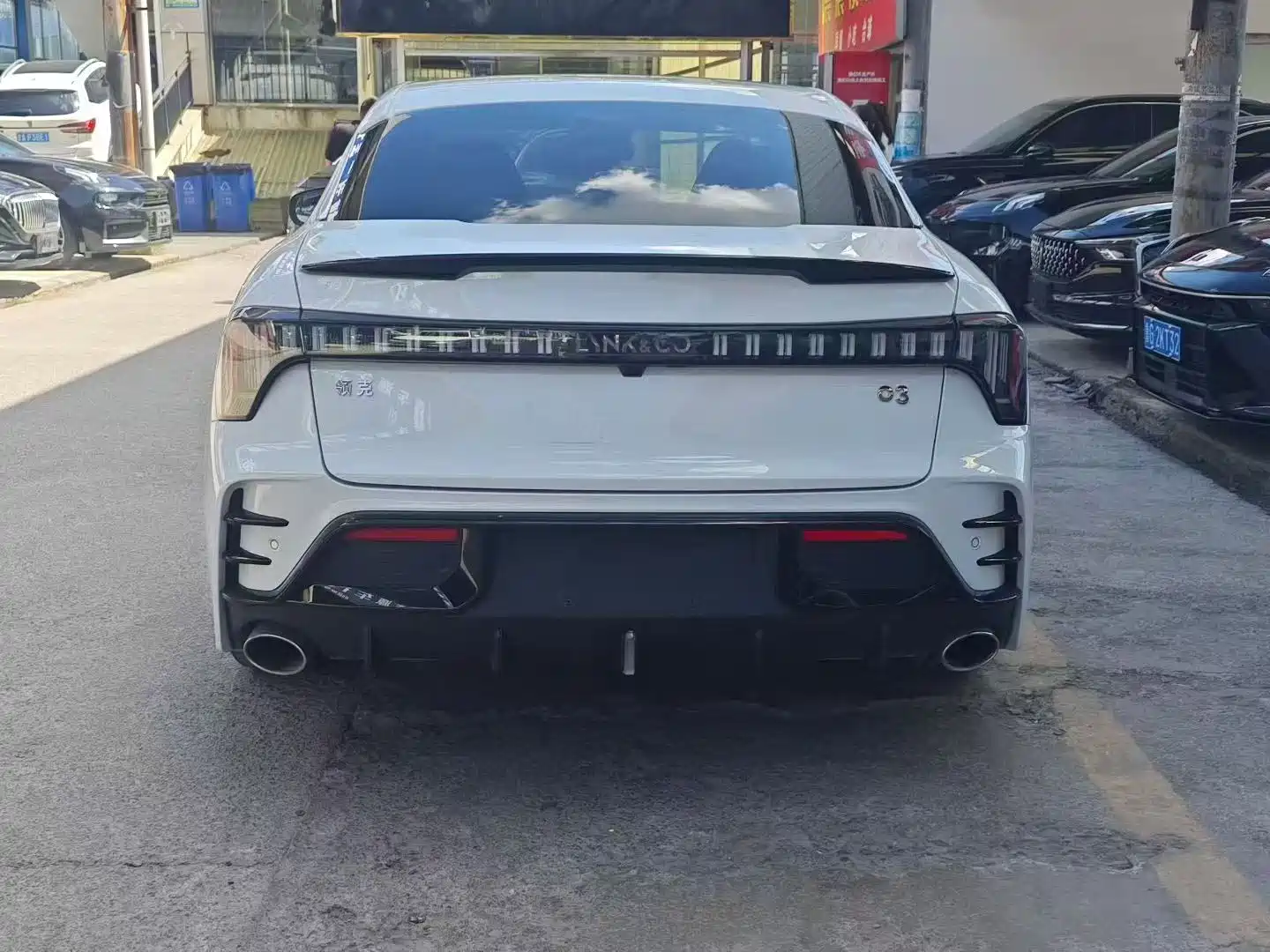 صورة 8 - Lynk & Co 03