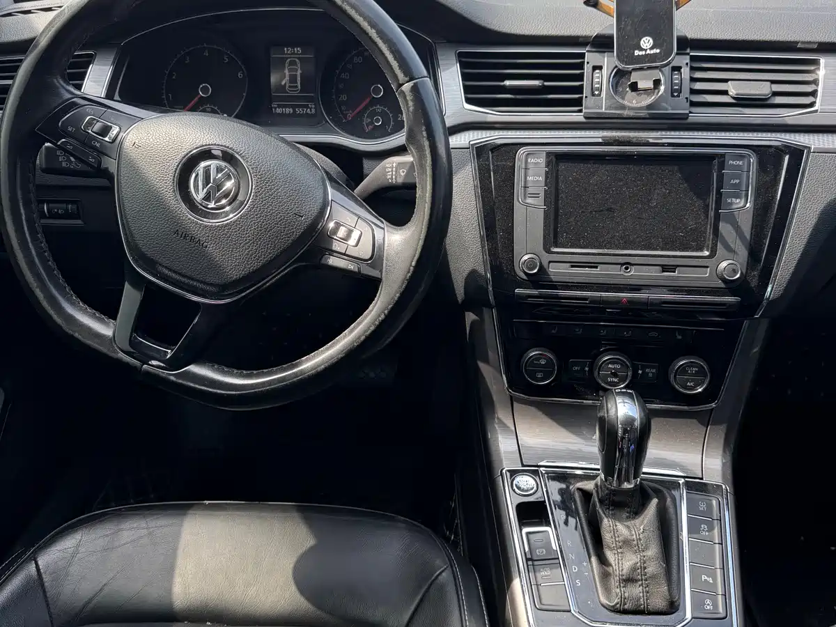 Volkswagen Passat 2017 330TSI DSG Prestige фото 6