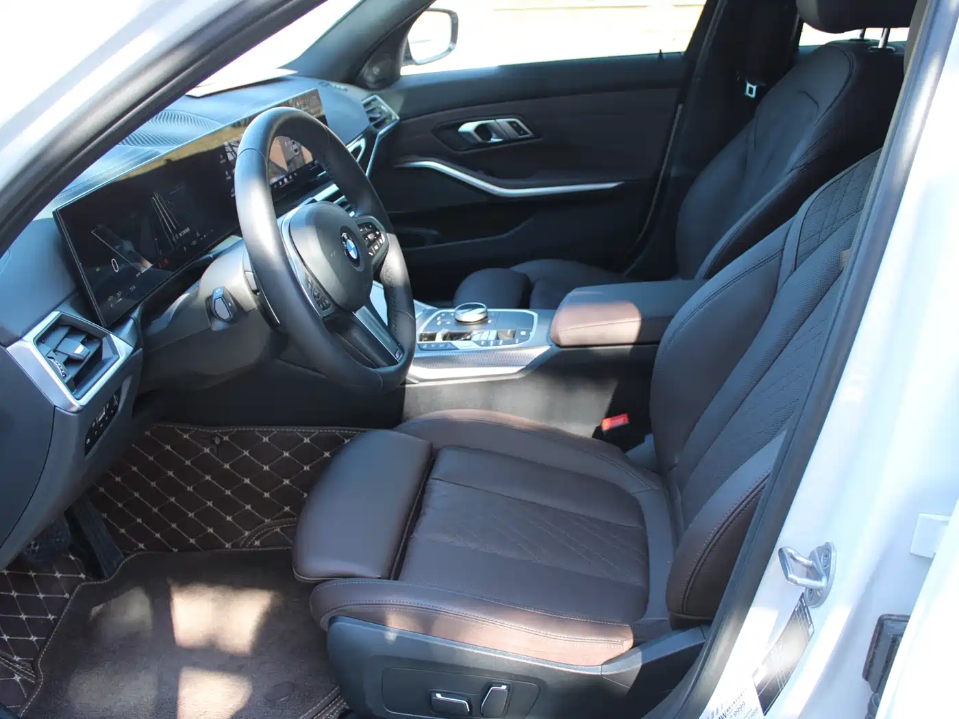 BMW 3 Series 2024 325i M Sport Shadowline Package фото 21