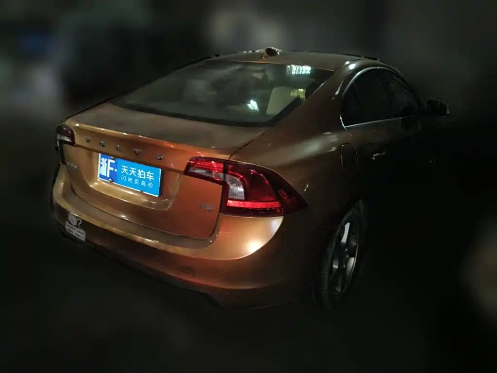 Photo 2 - Volvo S60 (Import)
