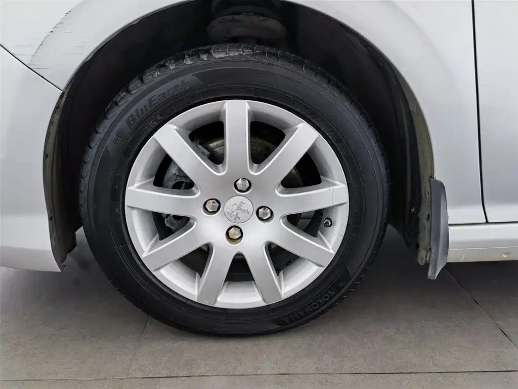 Peugeot 308 2012 1.6L Automatic Trend Type фото 17