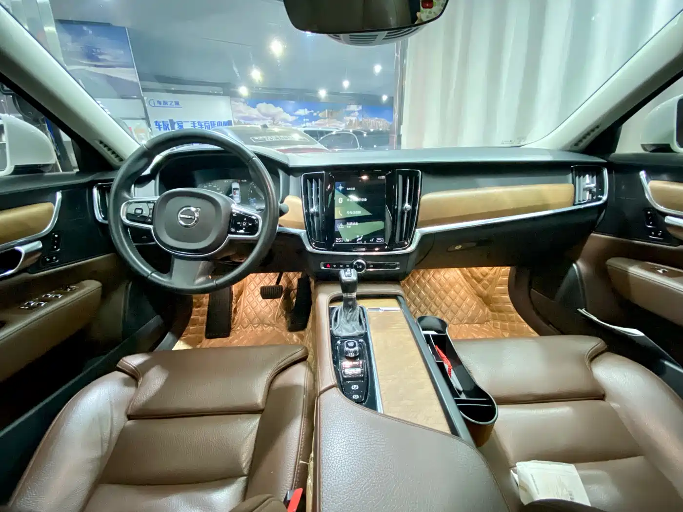 Фото 12 - Volvo S90