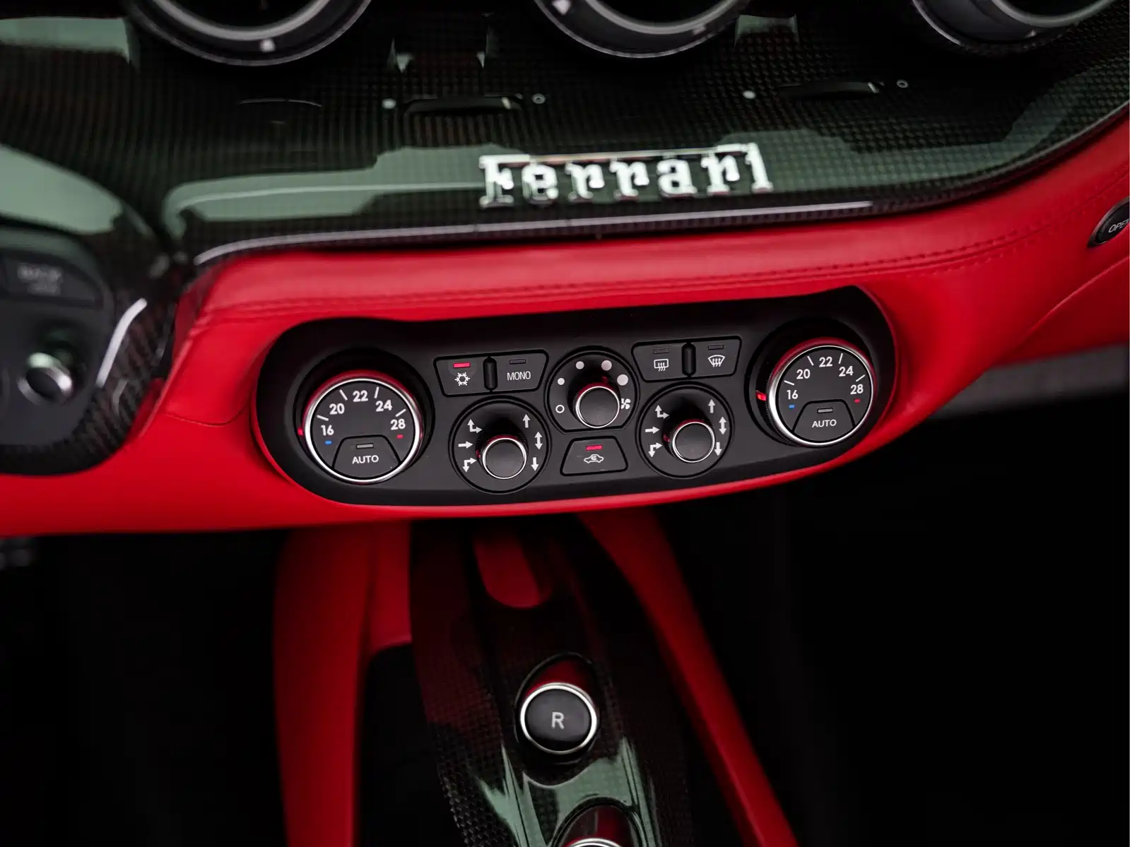 Photo 19 - Ferrari F12berlinetta
