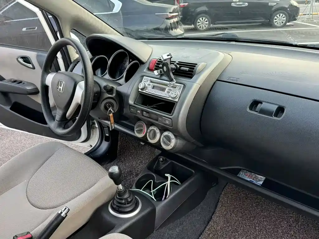 Photo 8 - Honda Fit