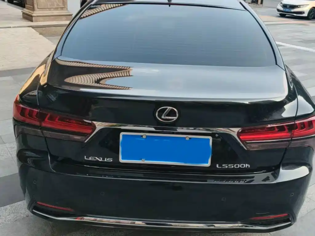 Фото 3 - Lexus LS