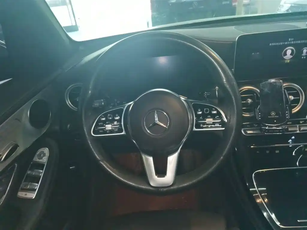 MERCEDES-BENZ GLC