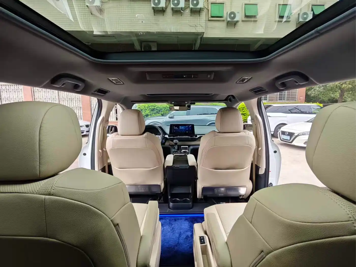 Toyota Granvia 2023 2.5L Hybrid Prestige PLUS Edition фото 26