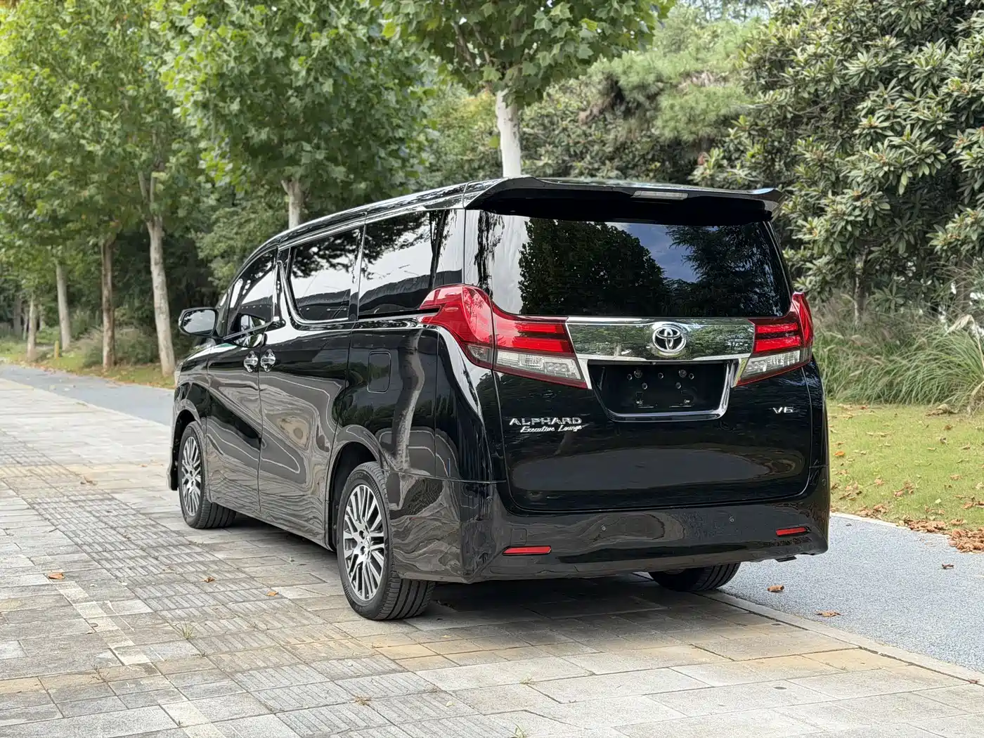 Toyota Alphard 2018 3.5L Premium фото 9