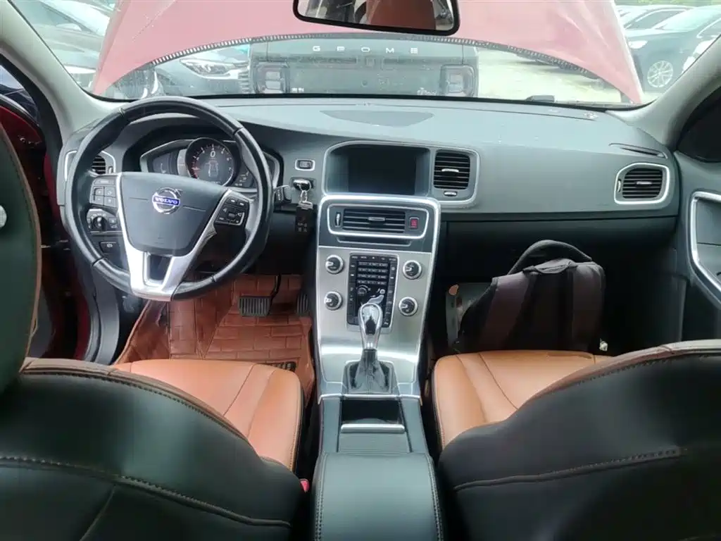 Фото 10 - Volvo S60