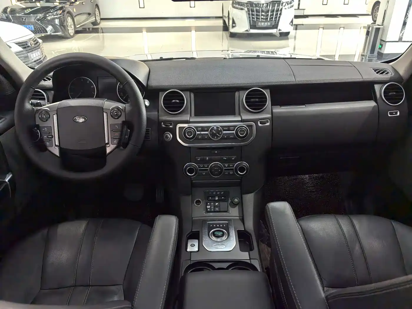 Land Rover Discovery 2015 3.0 SC V6 SE фото 9