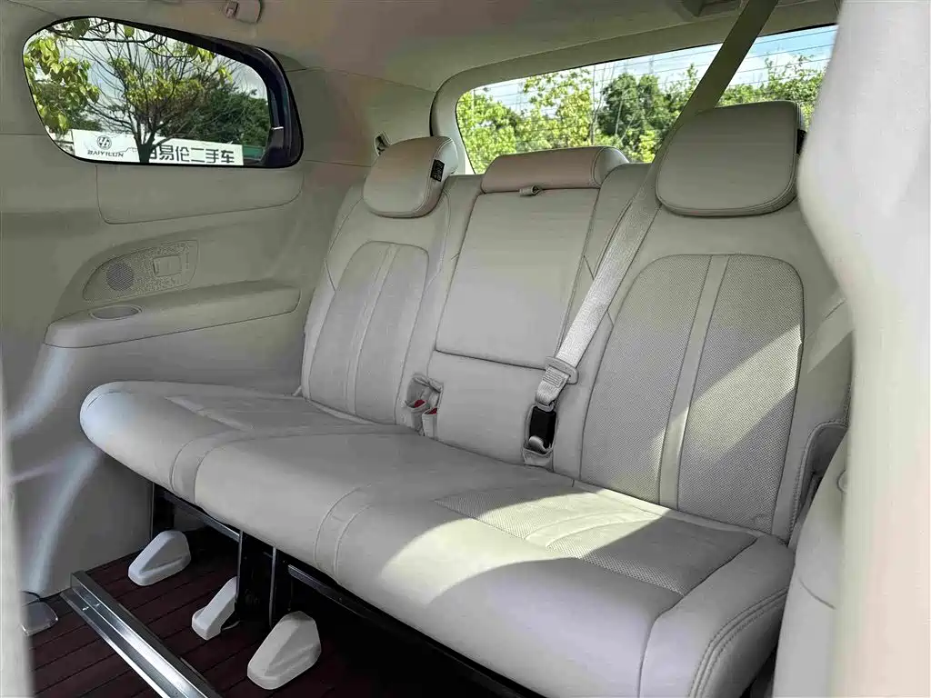 Photo 11 - Buick GL8