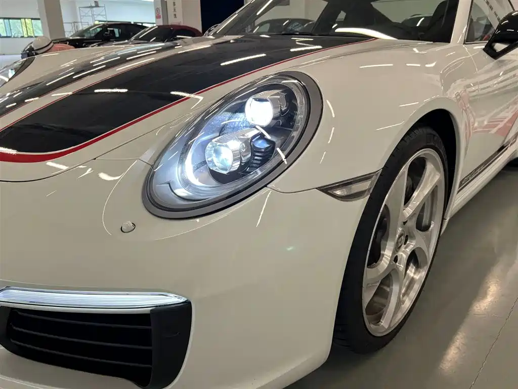 Photo 21 - Porsche 911